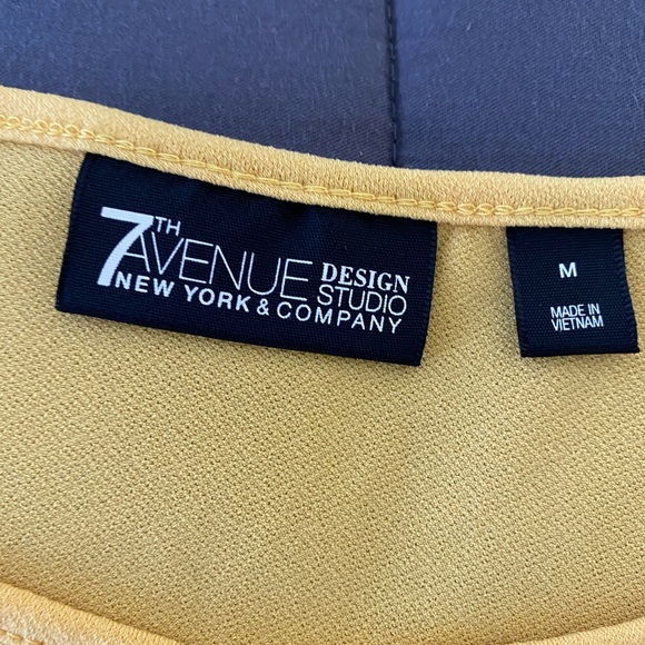 New York & Company Keyhole Front Blouse - Picture 3 of 3